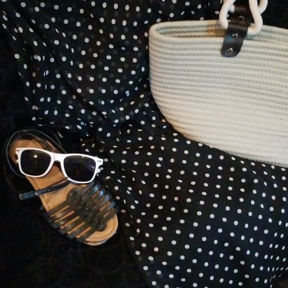 Versatile, easy breezy blk & white polka dot dress - Picture 7 of 7